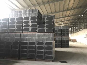 建筑外墻保溫板選用石墨改性水泥基保溫板，A級(jí)防火，施工方便，粘接好，壽命長(zhǎng)